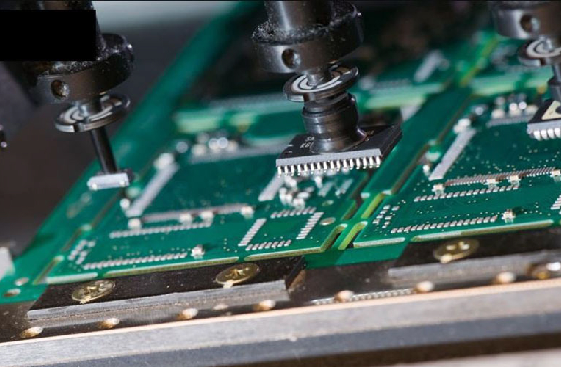 Ứng dụng keo PUR Jiwei trong sản xuất linh kiện điện tử thông minh